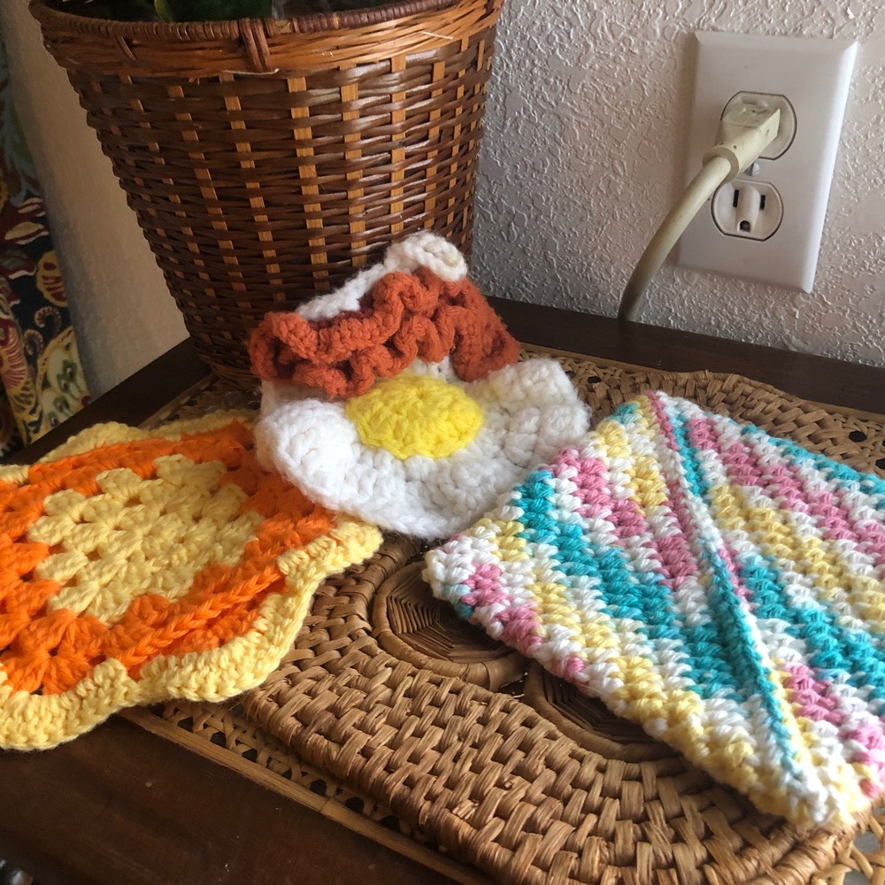 Trio of Vintage Crochet Hot Pads/Trivets - Picture 9 of 12